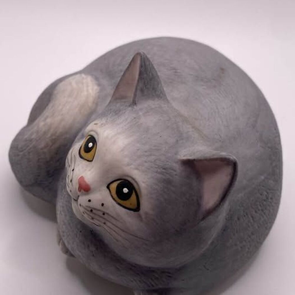 Mann Japan Gray Curled Cat Figurine Porcelain Cat Sculpture Collectible